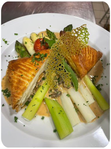 Assiette de spécialité traditionnelle servie au Restaurant Maison de Ville Vuippens