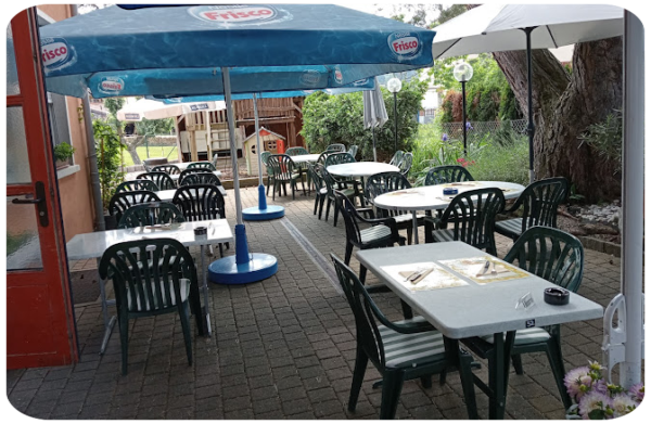 Terrasse du Restaurant Maison de Ville avec vue sur les Préalpes